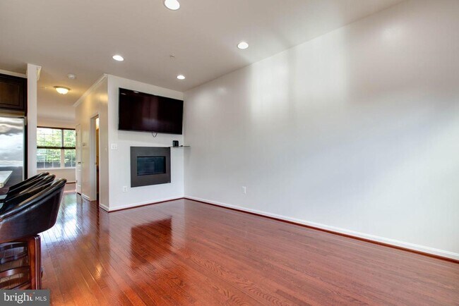 Building Photo - 7931 Silver Oak Rd