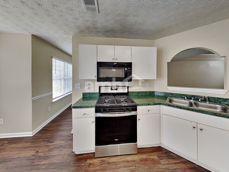 Building Photo - 602 Thrasher Ct