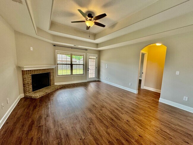 Building Photo - Nice Home Centrally Located in Athens!