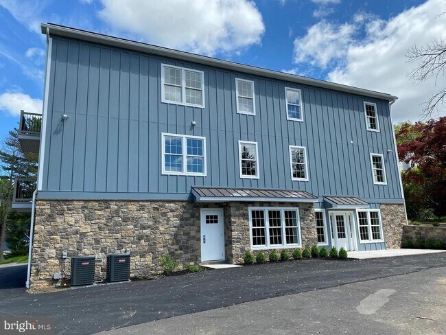 Building Photo - 301 Edgeboro Dr