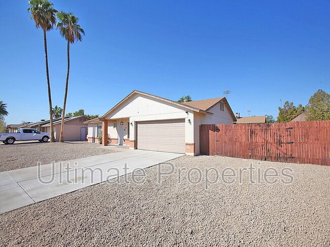 Primary Photo - 4720 W Dahlia Dr