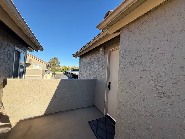 Building Photo - 930 Via Mil Cumbres