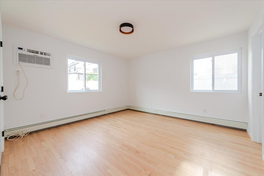 Building Photo - 515 W Hudson St