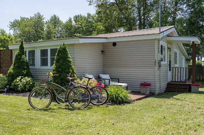 Building Photo - **Furnished Winter Rental** - Sackets Harbor