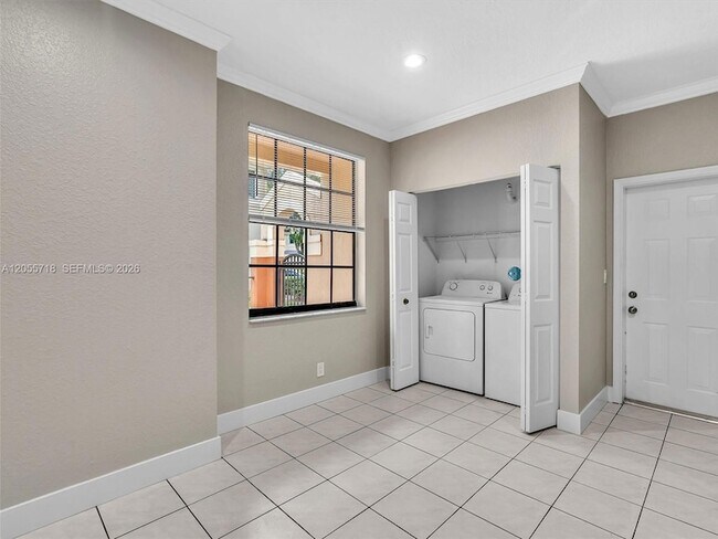 Building Photo - 4283 Vineyard Cir
