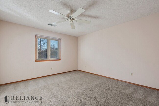 Building Photo - 220 N Yale Ave
