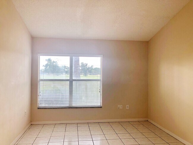 Building Photo - Wedgefield Golf Villa