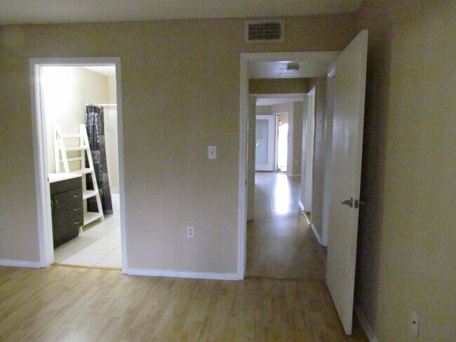 Building Photo - 2351 NW 33rd St