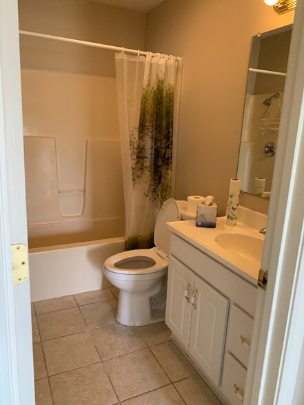 Building Photo - 1513 Candace Dr