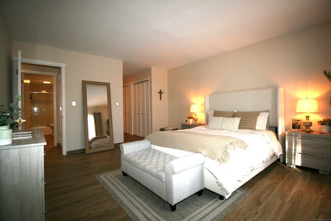 Building Photo - 7 Twin Oak Ct