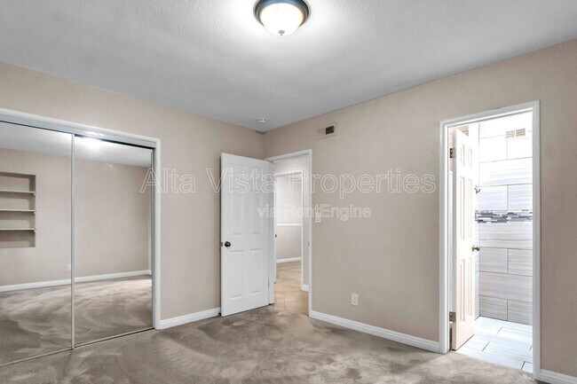 Building Photo - 120 Green Ave