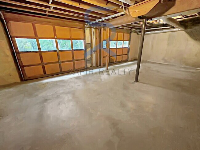 Building Photo - 4125 Maple Ferry Dr