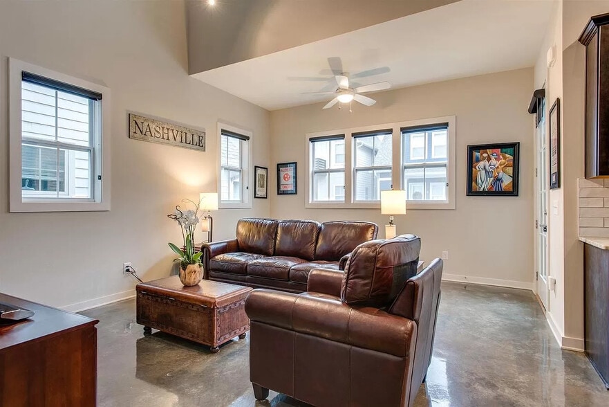 Building Photo - 1008 Treaty Oaks Dr