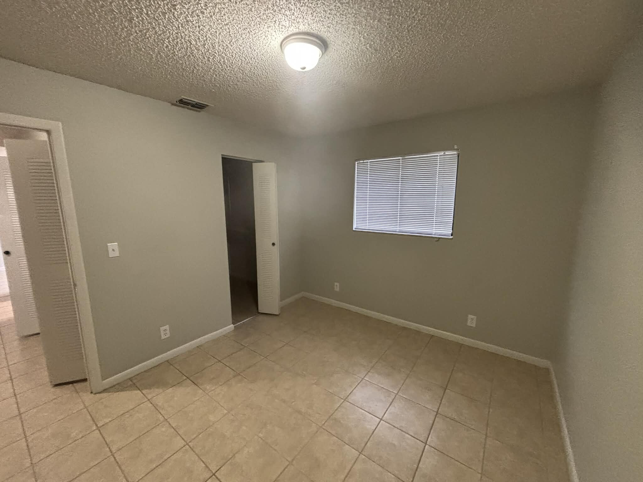 Building Photo - 3858 NW Huntsboro St