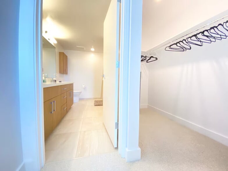 Master Bathroom and closet - 629 Keeaumoku St