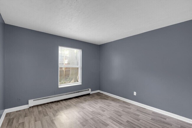 Building Photo - Spacious 1–3 Bedroom Apartments in South Louisville | Cedar Chase