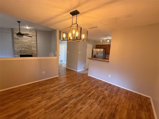 Building Photo - 2811 Crownspoint Dr
