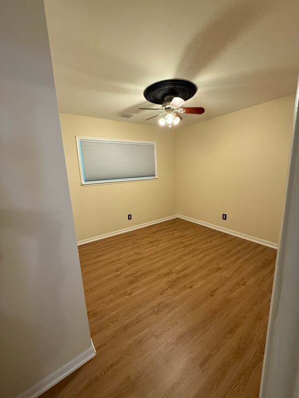 Building Photo - 21122 Annapolis St