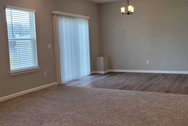 Building Photo - 3441 Alder Ave