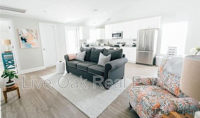 Primary Photo - 402 33rd St