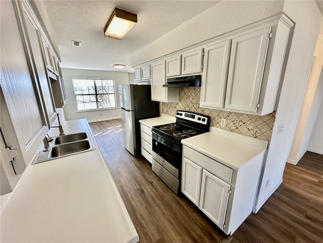 Building Photo - 1244 SW Elm Tree Rd