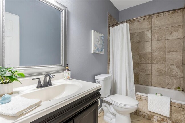 Building Photo - 5343 Oak Cove Dr