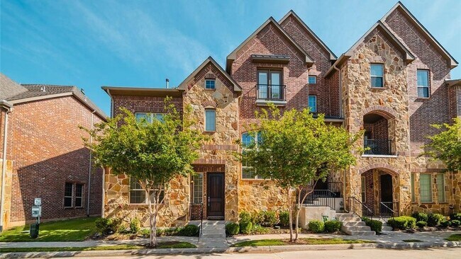 Building Photo - 2745 Troutt Dr