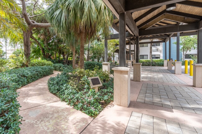 Courtyard - Las Palmas Senior Living