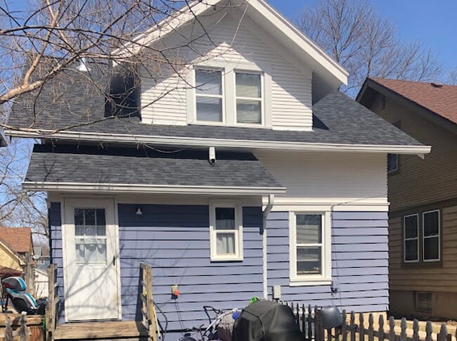 Building Photo - Single-Family Home in Greenbush Neighborhood!