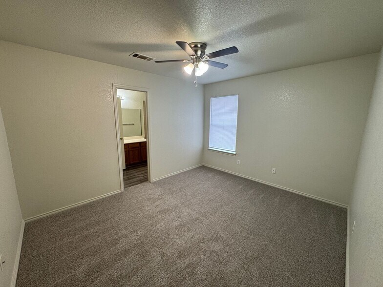 Building Photo - 196 Ryan Cir