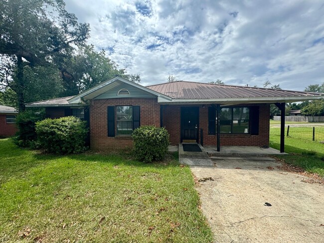 Primary Photo - 3 Bedroom Brick Home in Marianna