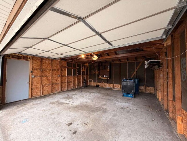 Building Photo - 5700 E 10th Ave