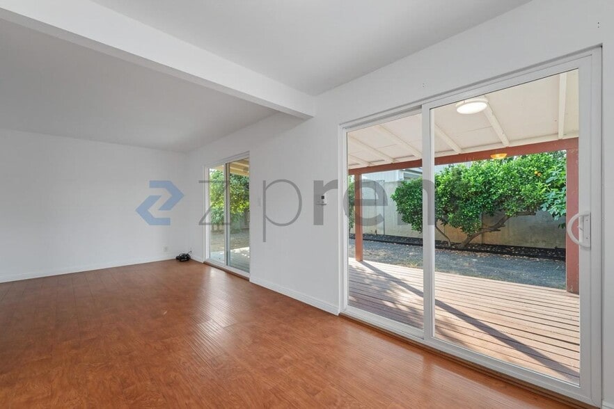 Building Photo - Unit