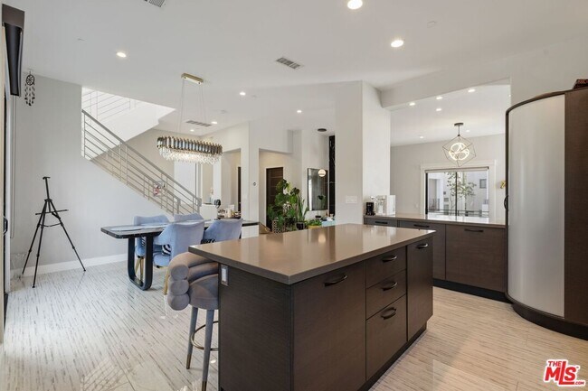 Building Photo - 12911 Bluff Creek Dr