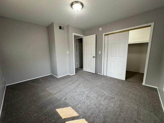 Building Photo - 4441 Oakwood