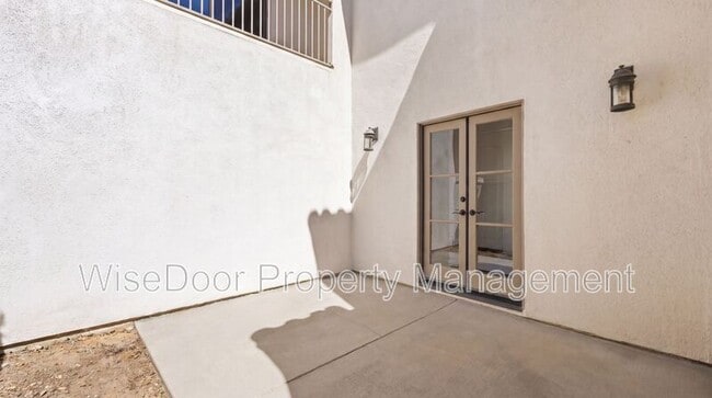 Building Photo - 1087 Waterfall Way