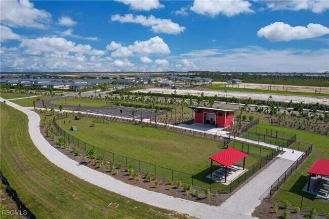 Building Photo - 42428 Cascade Dr