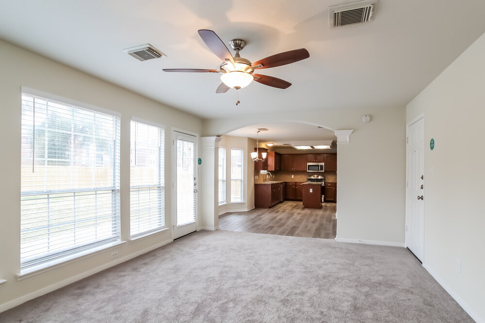 Building Photo - 519 Holly Crest Dr