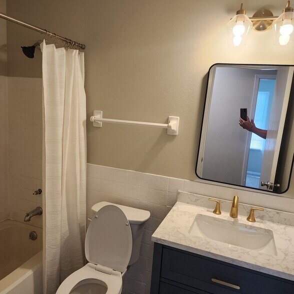 Building Photo - 2573 Millvalley Dr