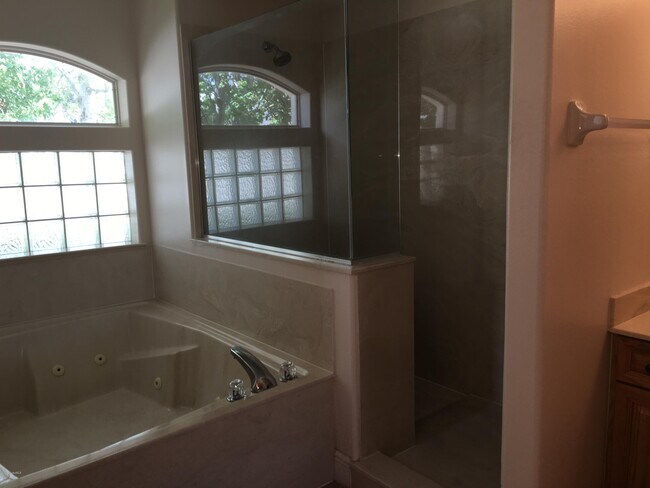 Building Photo - 3582 Tipperary Dr