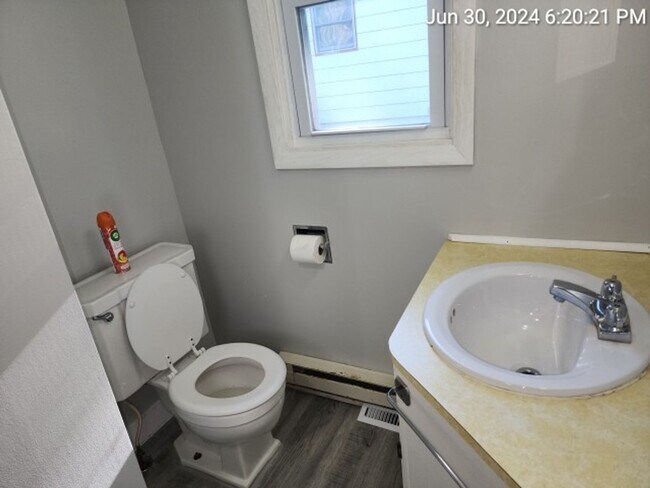 Building Photo - 1 Bedroom- Main floor- Black River Falls