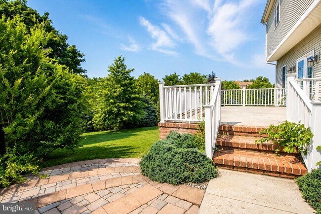 Building Photo - 13624 Creek View Dr