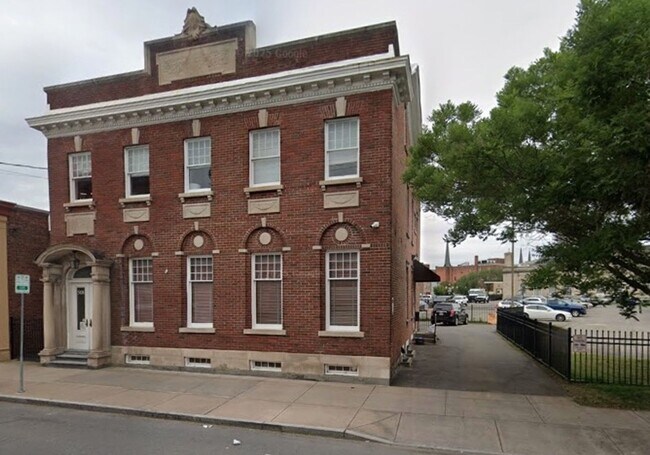 Building Photo - Stunning 1-Bedroom Apartment in the Heart of Schenectady!