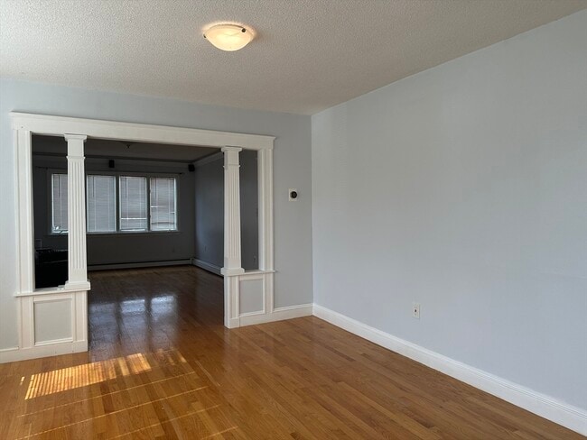 Building Photo - 376 Riverside Ave
