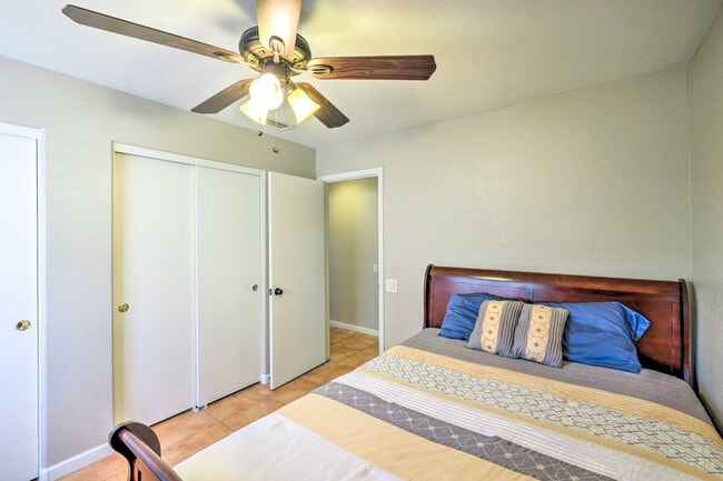 Building Photo - 4401 E Stanford Ave