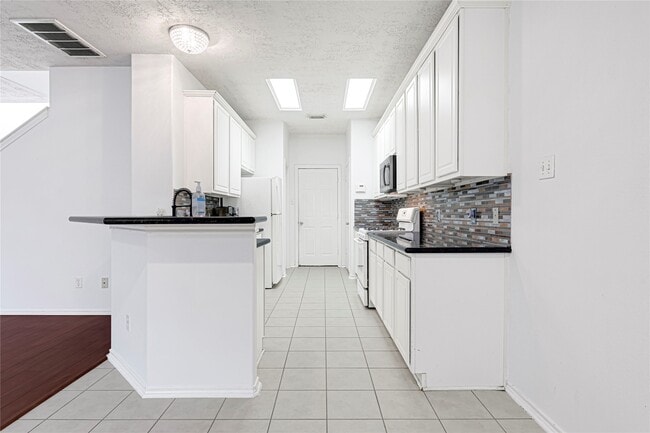 Building Photo - 16106 Greenport Ln