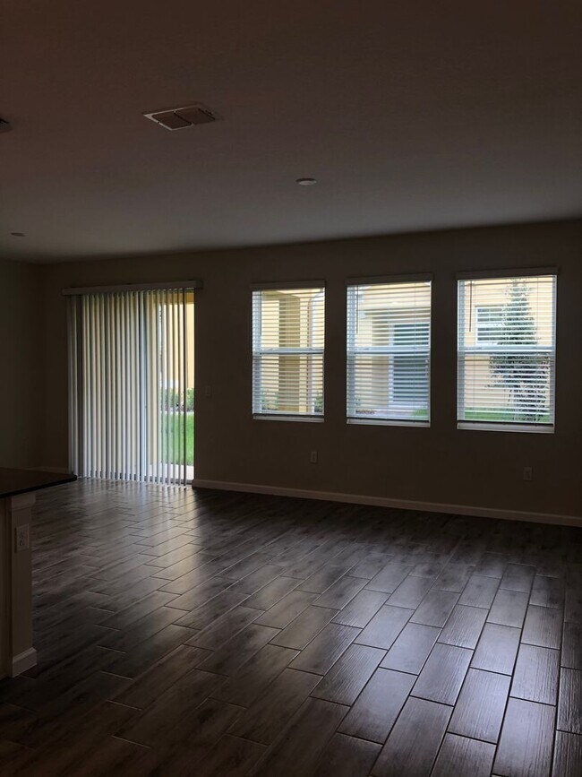 Building Photo - 3 Bedroom, 2.5 Bath East Orlando Townhome ...