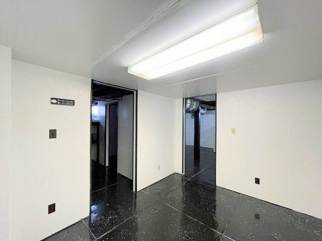 Building Photo - Clean 1 bedroom home