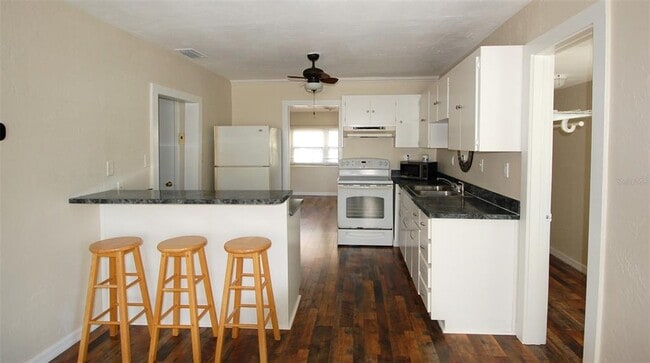 Building Photo - 247 Short St