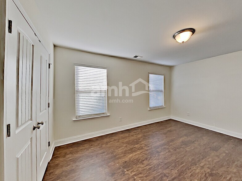 Building Photo - 413 Juniper Bluff